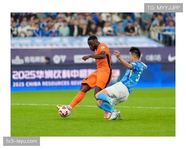 特温逼抢体系驱动球队反击升级，展现足球战术新风采