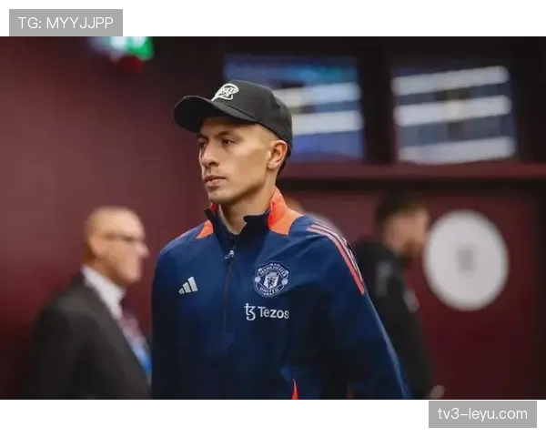 利桑德罗成曼联防线新核心，出色表现引热议