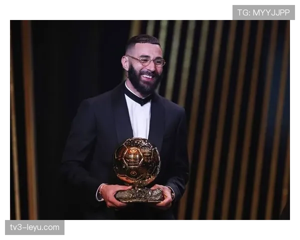 本泽马与梅西金球之争：数据与荣誉如何影响历史定位