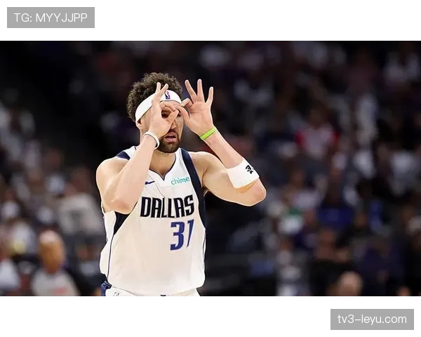 无球跑位牵制轮换，汤普森效率回升拉开外线